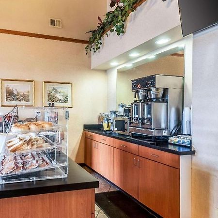 Econo Lodge Inn & Suites Middletown Kültér fotó
