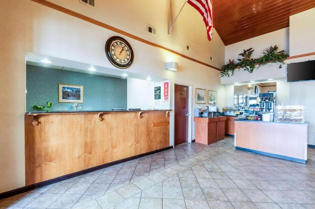 Econo Lodge Inn & Suites Middletown Kültér fotó