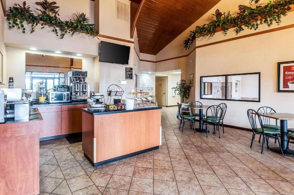 Econo Lodge Inn & Suites Middletown Kültér fotó