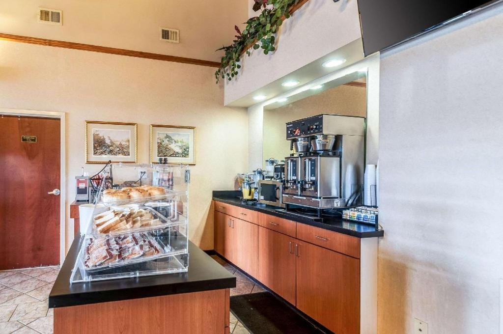 Econo Lodge Inn & Suites Middletown Kültér fotó